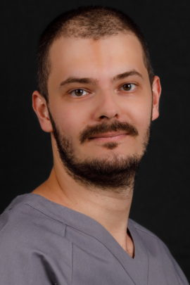 Dr. Hriczó-Koperdák Gergely Konzerváló fogászat és fogpótlástan szakorvosa
